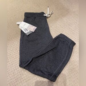 NWT Vuori Performance Jogger in Heather Charcoal